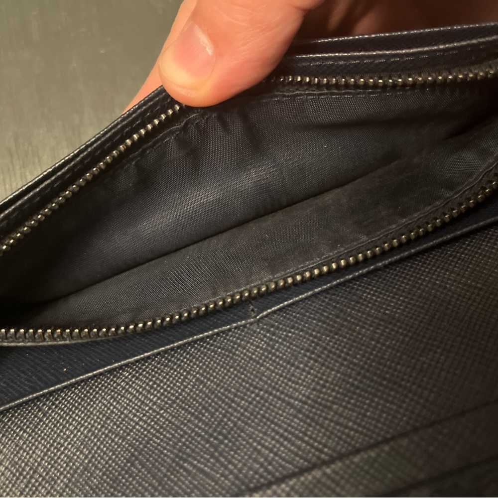 Prada Wallet Vertical - Picture 3 of 4